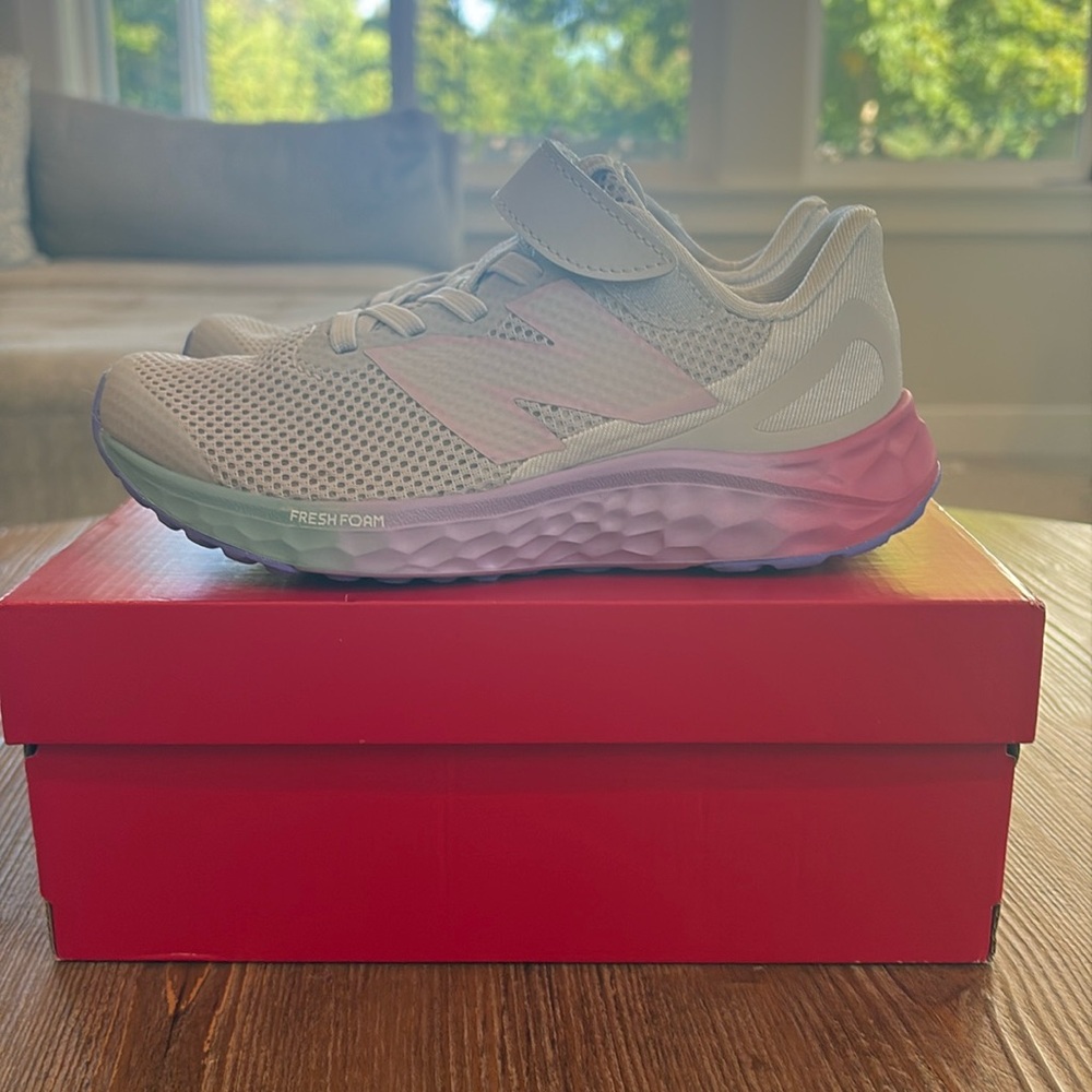 Kids/Girls New Balance Tennis Shoes